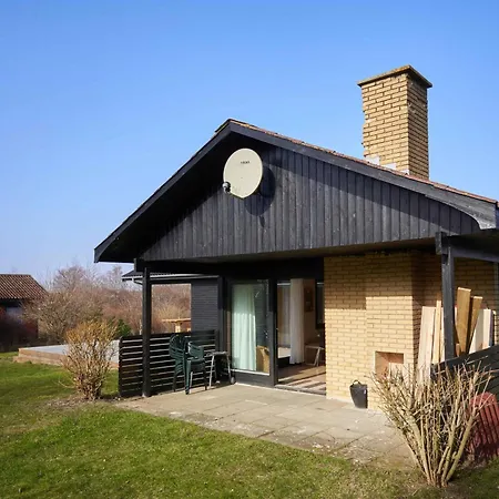 Beautiful Summer House Near The Water *