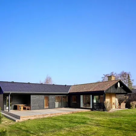 Semesterbostad Beautiful Summer House Near The Water *