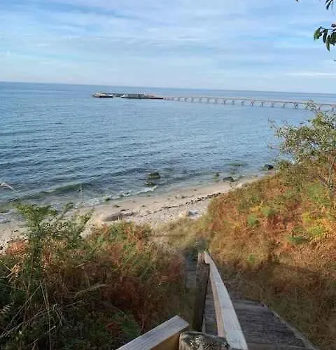 Beautiful Summer House Near The Water *