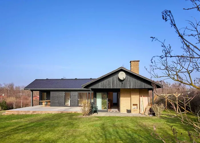 Σπίτι διακοπών Beautiful Summer House Near The Water Rønne