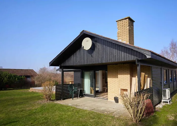 Beautiful Summer House Near The Water *