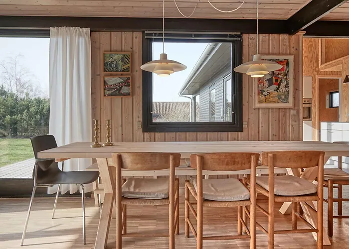 Beautiful Summer House Near The Water 펜션 *